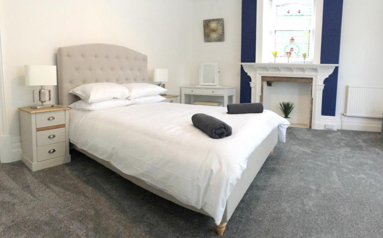 Summer Breeze -3 Bed-Sleeps 6-Parking-Walk To The Beach-Spacious-Families-Groups-Professionals Welcome Bournemouth Esterno foto