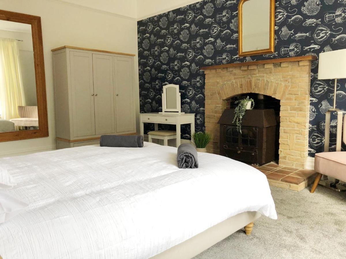 Summer Breeze -3 Bed-Sleeps 6-Parking-Walk To The Beach-Spacious-Families-Groups-Professionals Welcome Bournemouth Esterno foto